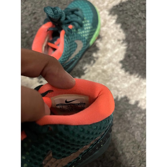 Nike Kyrie Flytrap Shoes - Picture 5 of 6